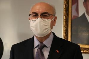 İzmir Valisi Yavuz Selim Köşger (fotoğrafta), yeni tip koronavirüs (Kovid-19) risk haritasında kırmızı kategoride yer alan İzmir'de salgınla mücadele konusunda sabırlı olunmasını, kurallara uyulmasını talep etti. ( Tezcan Ekizler - Anadolu Ajansı )