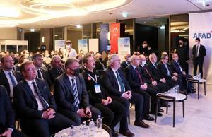 Afet ve Acil Durum Yönetimi (AFAD), Avrupa Komisyonu Sivil Koruma ve İnsani Yardım Genel Müdürlüğü desteğiyle "İzmir-Aliağa Bölgesinde Enerji Sektörü Özelinde Kritik Altyapılara İklim Değişikliğinin Etkisi" semineri düzenlendi.  ( Şafak Yel - Anadolu Ajansı )