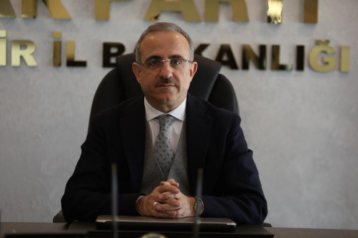 AK Parti İzmir İl Başkanlığında olağan kongrenin ardından yeni görev dağılımı yapıldı. AK Parti İzmir İl Başkanı Kerem Ali Sürekli, açıklama yaptı. ( AK Parti - Anadolu Ajansı )