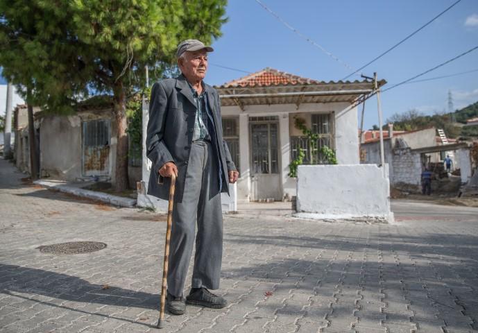 Türkiye Cumhuriyeti'nin kurucusu Gazi Mustafa Kemal Atatürk'ü, atlı askerleriyle mola verdikleri köylerinde görme imkanı bulan İzmirli 94 yaşındaki Hüseyin Ali Oğan, o anı hala unutamıyor. ( Halil Fidan - Anadolu Ajansı )