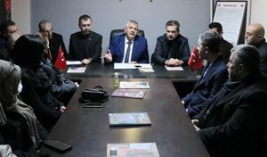 Milliyetçi Hareket Partisi'nin (MHP) başlattığı "Adım Adım 2023, İlçe İlçe Anlatma ve Aydınlatma" toplantısının ilki Bayraklı'da gerçekleşti. MHP İzmir İl Başkanı Veysel Şahin, burada bir konuşma yaptı. ( Şafak Yel - Anadolu Ajansı )