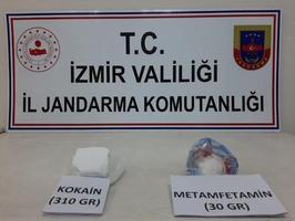 İzmir'in 9 ilçesinde 4-14 Kasım'da gerçekleştirilen uyuşturucu operasyonlarında gözaltına alınan 10 şüpheliden 7'si tutuklandı. Yapılan aramalarda 310 gram kokain, 45 gram metamfetamin, 2 kilo 869 gram esrar, 1402 sentetik hap, 135 kök kenevir bitkisi ele geçirildi ve 82 kişi hakkında işlem başlatıldı. ( İzmir İl Jandarma Komutanlığı - Anadolu Ajansı )