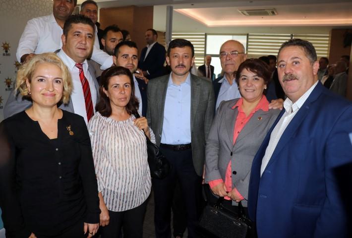 AK Parti İl Başkanlığında düzenlenen 19 Ekim Muhtarlar Günü etkinliğine AK Parti Genel Başkan Yardımcısı Hamza Dağ (sağ4) katıldı. Dağ, programın ardından muhtarlarla fotoğraf çektirdi.  ( Mehmet Çalık - Anadolu Ajansı )
