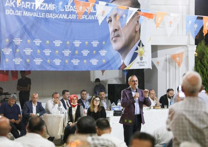 AK Parti İzmir İl Başkanı Kerem Ali Sürekli, Konak, Karabağlar, Buca, Narlıdere ve Bornova Mahalle Başkanları ile bir araya geldi. ( AK Parti İzmir İl Başkanlığı  - Anadolu Ajansı )
