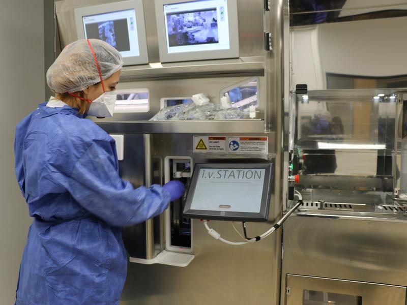 İzmir'de Dr. Suat Seren Göğüs Hastalıkları ve Cerrahisi Eğitim ve Araştırma Hastanesinde hizmete giren "Robotik Kemoterapi İlaç Hazırlama Ünitesi" ile kanser hastaları için doğru ilacın, doğru doz ile doğru zamanda hazırlanması sağlanacak. ( İzmir Kuzey Bölgesi Genel Sekreterliği - Anadolu Ajansı )
