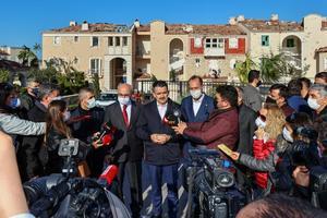 Tarım ve Orman Bakanı Bekir Pakdemirli, İzmir’in Çeşme ilçesinde dün akşam saatlerinde meydana hortum sonrası zarar gören evlerin bulunduğu Alaçatı Mahallesi'nde incelemelerde bulundu. Bakan Pakdemirli incelemelerinin ardından basın mensuplarına açıklama yaptı. ( Mehmet Emin Mengüarslan - Anadolu Ajansı )