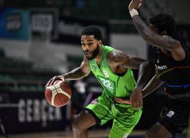ING Basketbol Süper Ligi'nde 12. hafta erteleme maçında TOFAŞ, konuk ettiği Aliağa Petkimspor'u 88-80 yendi. ( TOFAŞ Spor Kulübü - Anadolu Ajansı )