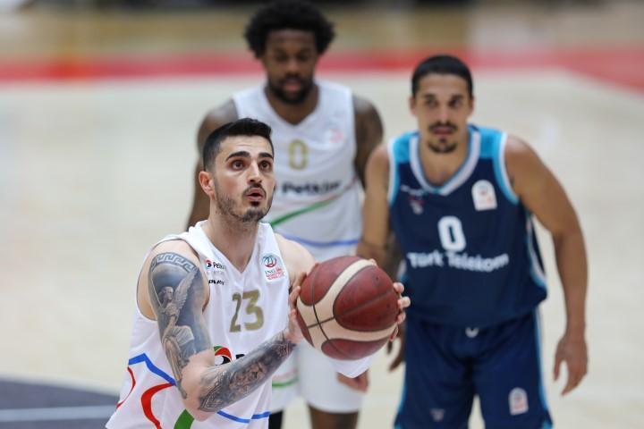 ING Basketbol Süper Ligi'nin 29. haftasında Aliağa Petkimspor ile Türk Telekom karşılaştı. Aliağa Petkimspor'da Canberk Kuş (23) maçta forma giydi. ( Lokman İlhan - Anadolu Ajansı )