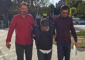 İzmir'in Foça ilçesinde kendisini başkomiser olarak tanıtarak, Fetullahçı Terör Örgütü (FETÖ) bahanesiyle bir kişiden para isteyen zanlı tutuklandı. ( İzmir Emniyet Müdürlüğü - Anadolu Ajansı )