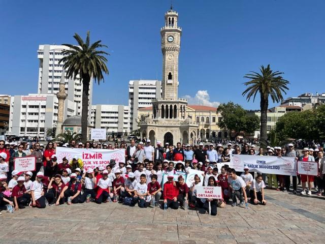 İzmir'de "Dünya Hareketlilik Günü" nedeniyle yürüyüş düzenlendi