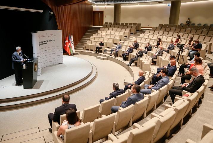 SOCAR Türkiye Rafineri ve Petrokimya İş Birimi, yeni tip koronavirüs (Kovid-19) salgınıyla mücadele kapsamında Türk Standardları Enstitüsü (TSE) denetçilerinin detaylı kontrolünden geçerek "TSE COVID-19 Güvenli Üretim Belgesini" almaya hak kazandı. Sanayi ve Teknoloji Bakan Yardımcısı Hasan Büyükdede törende konuşma yaptı. ( Mahmut Serdar Alakuş - Anadolu Ajansı )