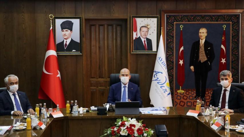 İçişleri Bakanı Süleyman Soylu (ortada), Aydın'da düzenlenen Ege Bölgesi Güvenlik Toplantısı'na katıldı. ( Ferdi Uzun - Anadolu Ajansı )