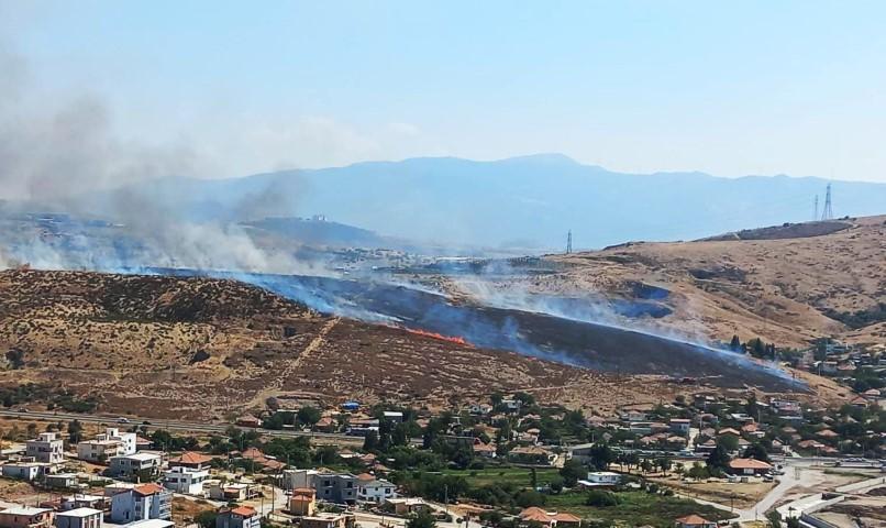 İzmir'in Urla ve Aliağa ilçelerinde otluk alanlarda çıkan yangınlar kontrol altına alındı. Aliağa ilçesi Çaltılıdere mevkisinde bulunan orman dışı otluk alanda çıkan yangını söndürme çalışmalarına da 1 helikopter ve 6 arazöz katıldı. ( İzmir Orman Bölge Müdürlüğü - Anadolu Ajansı )