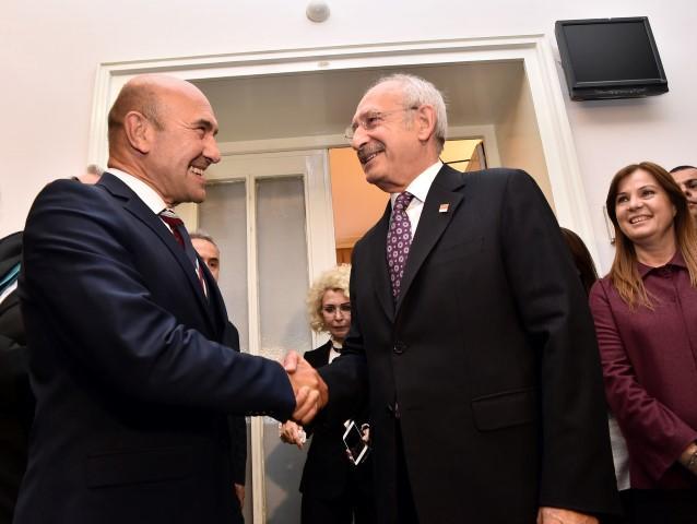CHP Genel Başkanı Kemal Kılıçdaroğlu, İzmir Büyükşehir Belediye Başkanı Tunç Soyer ve Millet İttifakı'nın İzmir ilçe belediye başkanları ile bir araya geldi. ( CHP - Anadolu Ajansı )