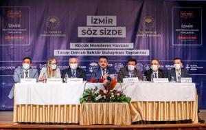 Tarım ve Orman Bakanı Bekir Pakdemirli, İzmir’de Bayındır Belediye Kültür Merkezinde düzenlenen Küçük Menderes Havzası Tarım Toplantısına katıldı. Toplantıya İzmir Valisi Yavuz Selim Köşger (sol 3), AK Parti Genel Başkan Yardımcısı Hamza Dağ (sağ 3), İzmir Milletvekilleri Ceyda Bölünmez Çankırı (sol 2), Mahmut Atilla Kaya (sağda), Cemal Bekle (solda) ve AK Parti İzmir İl Başkanı Kerem Ali Sürekli (sağ 2) de katıldı.  ( Mehmet Emin Mengüarslan - Anadolu Ajansı )