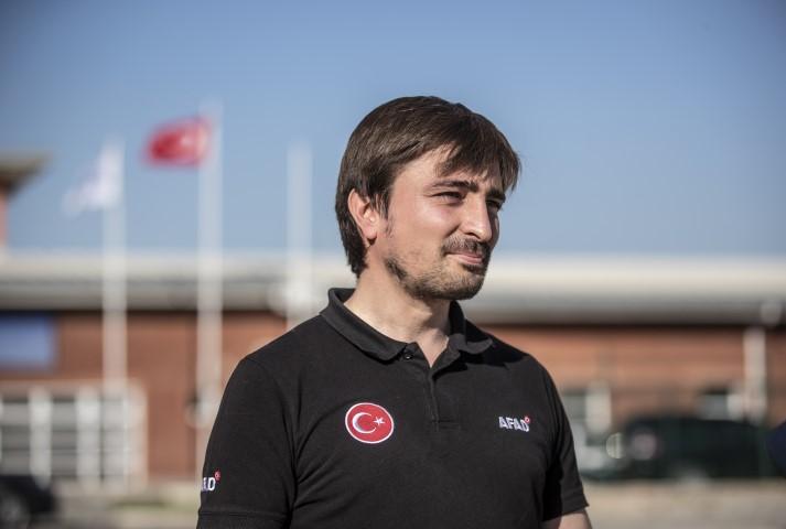 AFAD Başkanı Mehmet Güllüoğlu, 30 Ekim Cuma günü Seferihisar ilçesi açıklarında meydana gelen 6,6 büyüklüğündeki depremde yürütülen arama kurtarma çalışmaları ve sonrasındaki duruma ilişkin AA muhabirine açıklamada bulundu. ( Esra Hacioğlu - Anadolu Ajansı )