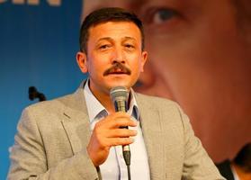 AK Parti Genel Başkan Yardımcısı Hamza Dağ,  AK Parti 7. Olağan İlçe Kongresi'nde konuşma yaptı. ( Halil Fidan - Anadolu Ajansı )