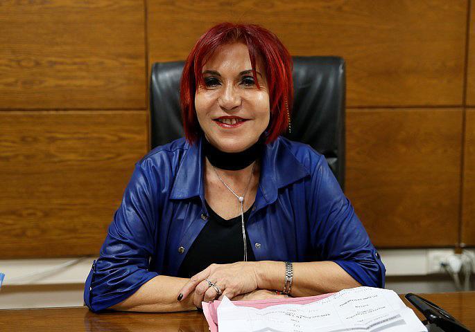 İzmir Adliyesi Uzlaştırma Bürosu, davalı tarafların bir kamu kurumunda çalışma, hayvan barınaklarında temizlik yapma, huzurevinde yaşlılara kitap okuma, alkol tedavisi görme, yaşlı bir kadının erzağını alma gibi çeşitli taleplerin yerine getirilmesi karşılığında 2019 yılında 9 bin 400 uzlaştırma gerçekleştirdi. İzmir Adliyesi Uzlaştırma Bürosu'nda görevli Cumhuriyet Savcısı Nazan Pekcan, AA muhabirine açıklamalarda bulundu. ( Mahmut Serdar Alakuş - Anadolu Ajansı )