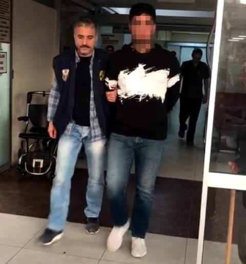 İzmir'de düzenlenen operasyonda, terör örgütü PKK ile irtibatlı olduğu tespit edilen 10 şüpheli yakalandı.  ( İzmir Emniyet Müdürlüğü - Anadolu Ajansı )
