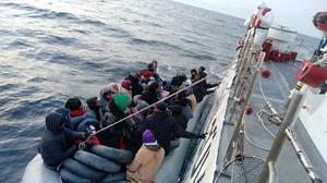 İzmir'de 76 düzensiz göçmen kurtarıldı