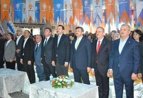 AK Parti Genel Başkan Yardımcısı Hamza Dağ, AK Parti Bayındır İlçe Başkanlığının 7. Olağan Kongresi'ne katıldı.

 ( Turgay Konuralp - Anadolu Ajansı )