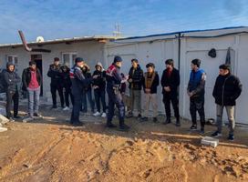 İzmir'de jandarmanın düzensiz göçle mücadeleye yönelik huzur uygulamasında 40 düzensiz göçmen yakalandı. ( İzmir İl Jandarma Komutanlığı - Anadolu Ajansı )
