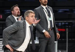 ING Basketbol Süper Ligi'nin 21. haftasında Galatasaray, Sinan Erdem Spor Salonu’nda Aliağa Petkimspor ile karşılaştı. Aliağa Petkimspor Başantrenörü Kestutis Kemzura oyuncularına taktik verdi. ( Elif Öztürk - Anadolu Ajansı )