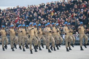 İzmir Yeni Foça Jandarma Komando Teröristle Mücadele Harekatı (TMH) Okul Komutanlığında eğitim gören 1136 uzman erbaş adayı, terörle mücadele andı içti. Törende komandoların tüfekli hareket, yakın boğuşma teknikleri ve meskun mahal gösterileri, yakın dövüş teknikleri ve perde kule inişi gösterileri katılımcılardan ilgi gördü.  ( Halil Fidan - Anadolu Ajansı )