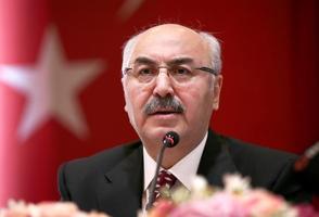 İzmir Valisi Yavuz Selim Köşger, Balçova'daki bir otelde basın toplantısı düzenledi. İzmir Valisi Yavuz Selim Köşger (fotoğrafta) toplantıda açıklama yaptı. ( Ömer Evren Atalay - Anadolu Ajansı )