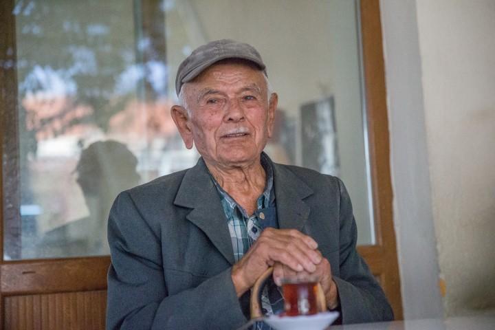 Türkiye Cumhuriyeti'nin kurucusu Gazi Mustafa Kemal Atatürk'ü, atlı askerleriyle mola verdikleri köylerinde görme imkanı bulan İzmirli 94 yaşındaki Hüseyin Ali Oğan, o anı hala unutamıyor. ( Halil Fidan - Anadolu Ajansı )
