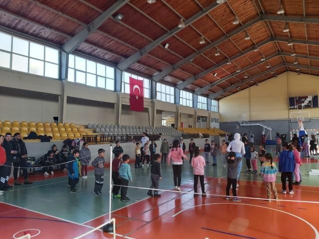 İzmir ve çevre illerdeki yurt ve tesislerde çok sayıda depremzede ağırlanıyor