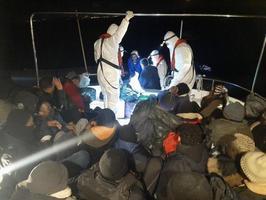 İzmir açıklarında 81 düzensiz göçmen kurtarıldı