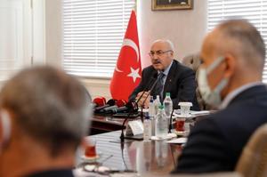 İzmir Valisi Yavuz Selim Köşger,  Valilik Toplantı Salonu'nda misafirhanesi ve sosyal tesisleri bulunan kurumların temsilcileriyle yaptığı toplantının ardından gazetecilere açıklamada bulundu. Köşger, kentteki kamu kuruluşlarının misafirhane ve sosyal tesislerinin üniversite öğrencilerine ücretsiz tahsis edileceğini bildirdi. ( Halil Fidan - Anadolu Ajansı )