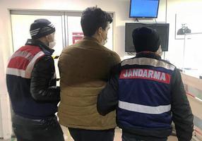 İzmir merkezli 50 ilde Fetullahçı Terör Örgütü'nün (FETÖ) Türk Silahlı Kuvvetleri (TSK) yapılanmasına yönelik operasyonda, örgütün sözde mahrem imamlarıyla ankesörlü telefonlardan irtibat kurdukları tespit edilen ve haklarında gözaltı kararı verilen 295'i muvazzaf 304 kişiden 198'i yakalandı.  ( Jandarma Genel Komutanlığı - Anadolu Ajansı )