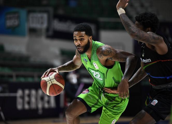 ING Basketbol Süper Ligi'nde 12. hafta erteleme maçında TOFAŞ, konuk ettiği Aliağa Petkimspor'u 88-80 yendi. ( TOFAŞ Spor Kulübü - Anadolu Ajansı )