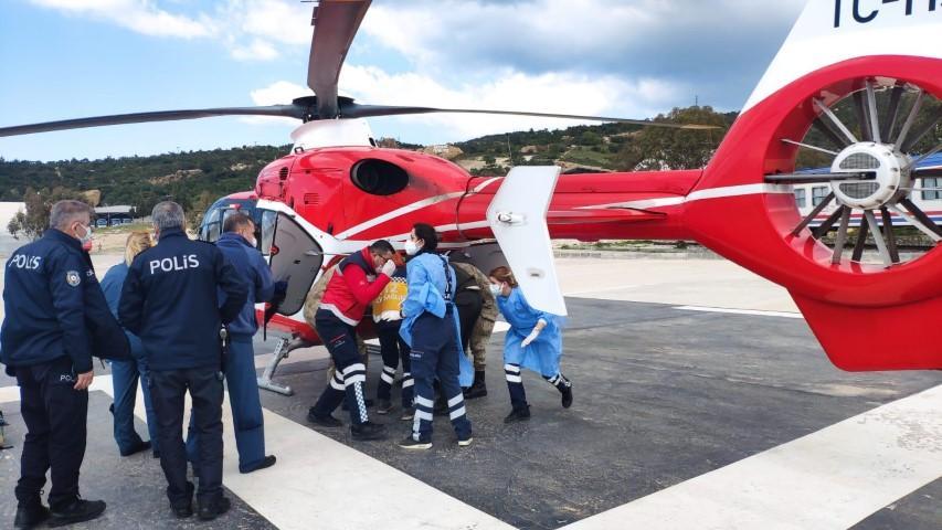 İzmir'in Foça ilçesi açıklarında denize düşen eğitim uçağındaki 2 pilot kurtarıldı. Foça Devlet Hastanesine kaldırılan pilotlardan biri helikopterle Ege Üniversitesi Hastanesine sevk edildi. ( Foça Jandarma Okulu - Anadolu Ajansı )