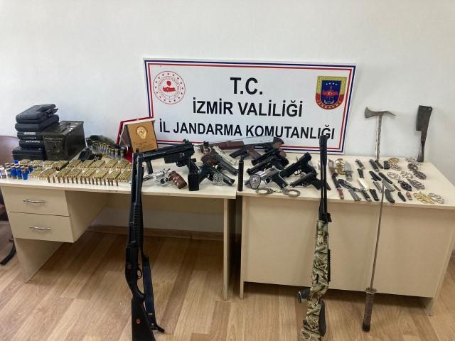 İzmir'de silah kaçakçılığı operasyonunda yakalanan şüpheli tutuklandı