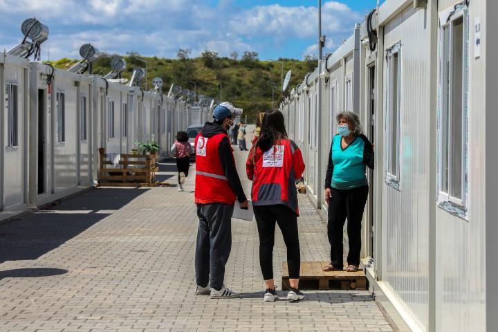 Türk Kızılay, İzmir'in Seferihisar ilçesi açıklarında 30 Ekim'de meydana gelen 6,6 büyüklüğündeki depremde zarar gören vatandaşlara bugüne değin yaklaşık 21,5 milyon liralık yardım ulaştırdı. ( Lokman İlhan - Anadolu Ajansı )