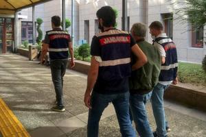 İzmir'in Aliağa ilçesinde PKK-KCK-PYD-YPG "silahlı terör örgütüne üye olmak" suçundan hakkında arama kaydı olan bir kişi tutuklandı. ( Jandarma Genel Komutanlığı - Anadolu Ajansı )