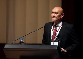 Uluslararası İzmir Alevilik Bektaşilik Günleri, yabancı bilim insanları ve dünyanın farklı bölgelerinden Alevi topluluğu temsilcilerinin katılımıyla başladı. İzmir Büyükşehir Belediye Başkanı Tunç Soyer, sempozyumun açılışında konuşma yaptı. ( Mahmut Serdar Alakuş - Anadolu Ajansı )