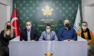 Gelecek Partisi İzmir İl Başkanı Cüneyt İşçilik (ortada), Konak'taki İzmir İl Başkanlığında düzenlenen basın toplantısında yaptığı açıklamada, tüzük gereği partisinin genel merkezinin il yönetimini görevden alamayacağını savunarak, "Dün akşam yaptığımız il yönetim kurulu toplantısında İzmir teşkilatı olarak görevlerimizden ve parti üyeliğinden istifa ediyoruz." dedi. ( Lokman İlhan - Anadolu Ajansı )
