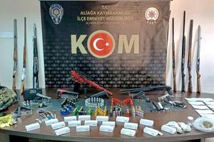 Suç örgütüne yönelik İzmir merkezli 5 ilde düzenlenen eş zamanlı operasyonda 41 zanlı gözaltına alındı. Adreslerdeki aramalarda çok sayıda dinamit lokumu, 39 tabanca, 20 tüfek, 1549 fişek, torna makinesi, 1043 uyuşturucu hap, 612 gram esrar, 14 senet, 7 namlu açma aparatı, 3 silah kabı ve çok sayıda tabanca parçası ele geçirildi. ( İzmir Emniyet Müdürlüğü - Anadolu Ajansı )