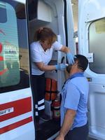Saldırı sonucu yaralanan Caner Bavli'nin ilk tedavisi olay yerine gelen ambulansta yapıldı.