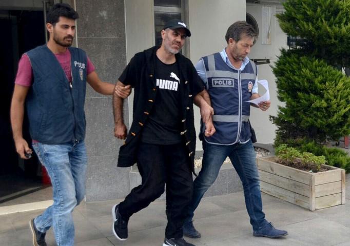 İzmir'in Urla ilçesinde, cezaevinden kaçan bir tutuk G.G.U. polisin operasyonuyla yakalandı.  ( Göksel Kayseri - Anadolu Ajansı )