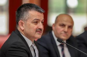 Tarım ve Orman Bakanı Bekir Pakdemirli (solda), Medya Platformu üyesi gazetecilerle bir araya geldi. Pakdemirli, gündemdeki konularla ilgili gazetecilerin sorularını yanıtladı. ( Mahmut Serdar Alakuş - Anadolu Ajansı )