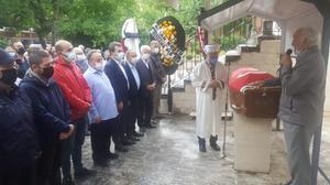 İzmir'den 17. dönem milletvekilliği yapan Ahmet Süter, 96 yaşında vefat etti. Bergama ilçesi Maltepe Mahallesindeki evinde hayatını kaybeden Süter için, Yeni Cami'de cenaze namazı kılındı. ( Mehmet Ezgin - Anadolu Ajansı )