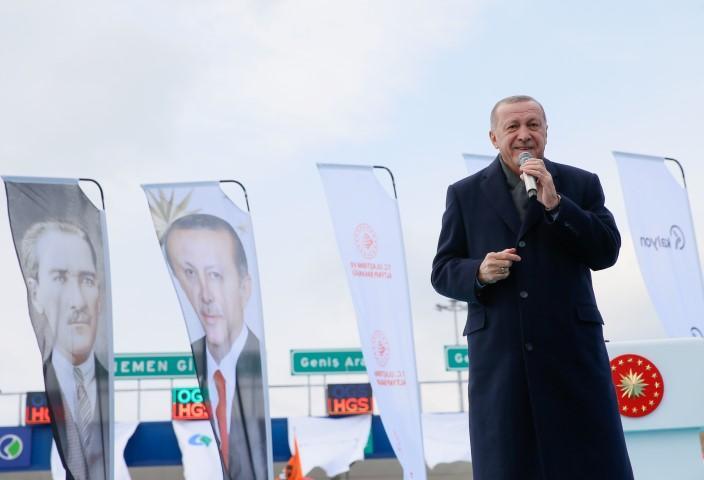 Cumhurbaşkanı Recep Tayyip Erdoğan, İzmir'de yapımı tamamlanan Koyundere-Menemen-Aliağa-Çandarlı Otoyolu'nun açılışına katılarak konuşma yaptı. ( Mahmut Serdar Alakuş - Anadolu Ajansı )