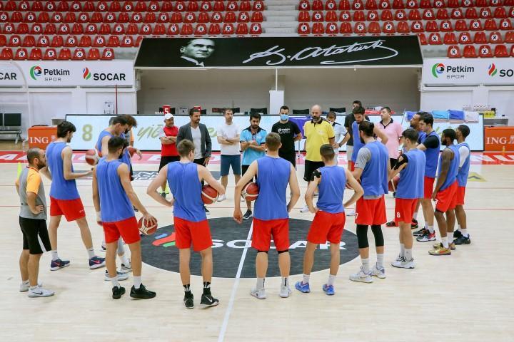 ING Basketbol Süper Ligi ekiplerinden Aliağa Petkimspor'un başantrenörü Can Sevim, kapasitelerini sahaya yansıttıklarında fark oluşturacaklarına inandığını söyledi. ( Ali Korkmaz - Anadolu Ajansı )
