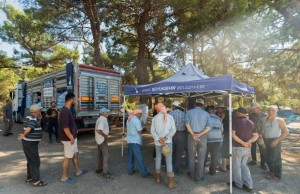 Yanan köylere yem desteği