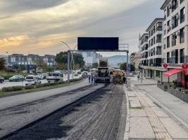 Yol yenileme çalışmaları sürüyor